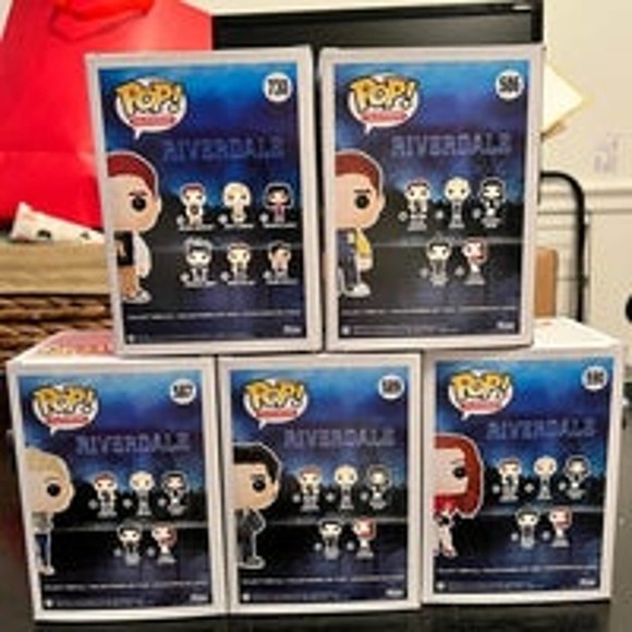 Riverdale Set of 5 Funko Pops Archie, Jughead, Betty and Cheryl - Picture 5 of 6